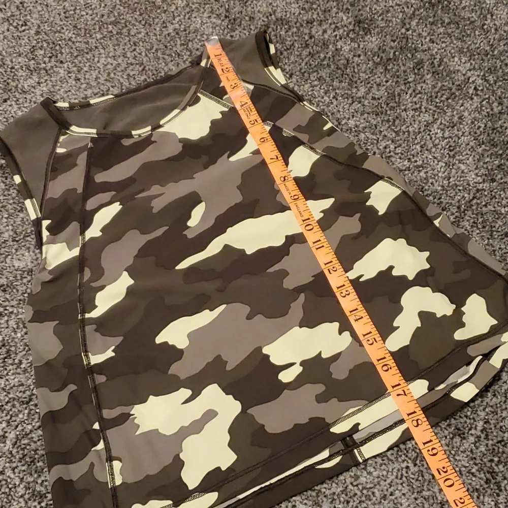 #117 Lululemon camo tank t134